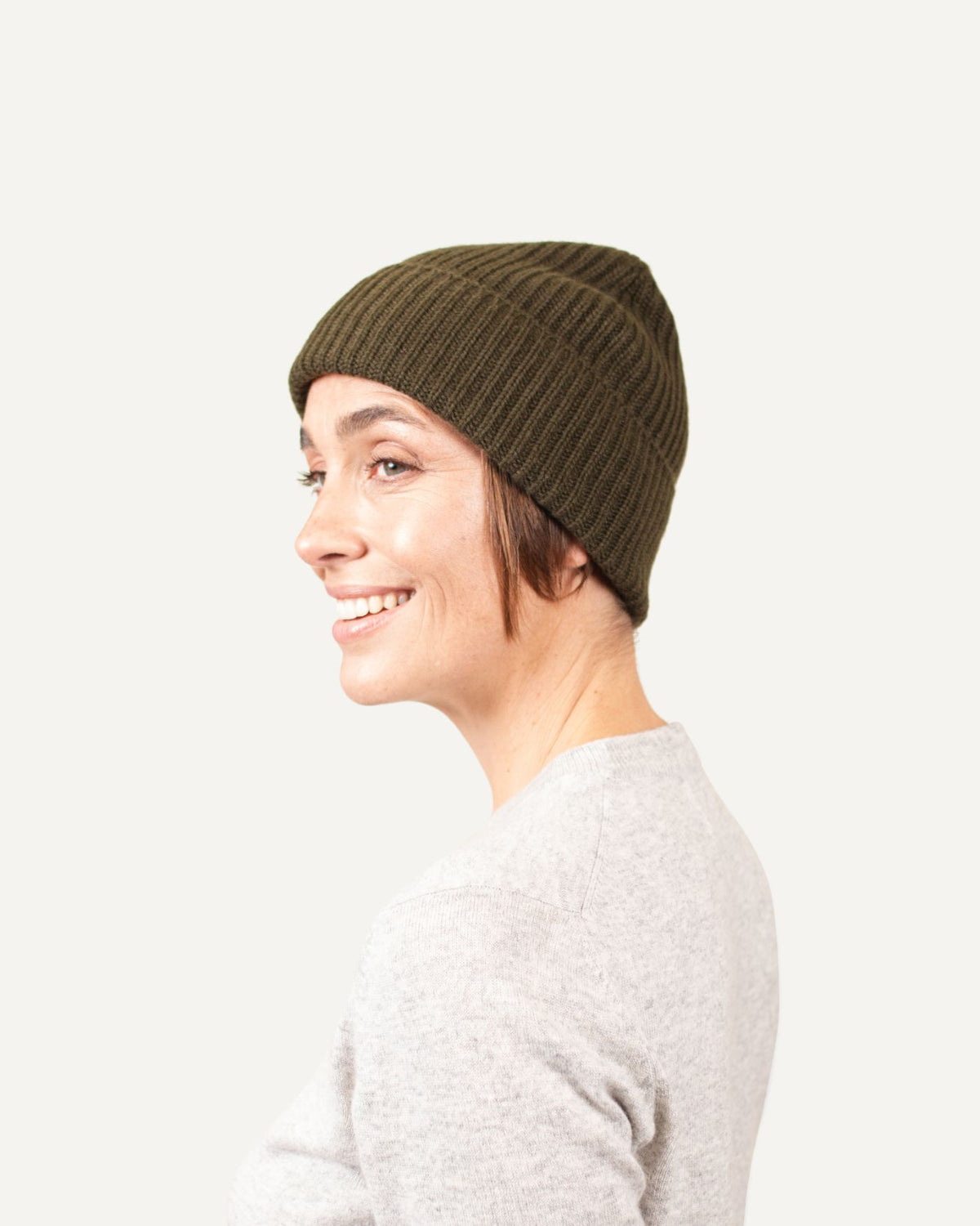 Kaschmir Strickmütze und Strickschal für Damen in Loden von MOGLI & MARTINI #farbe_loden