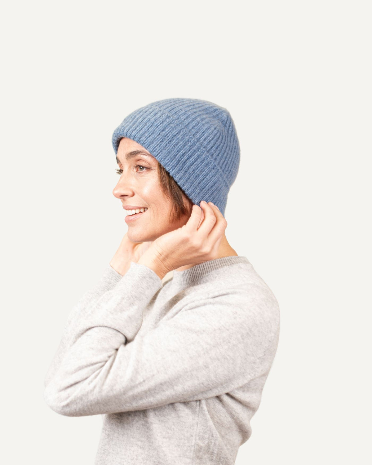 Cashmere knitted hat for women in dark blue by MOGLI & MARTINI #color_indigo