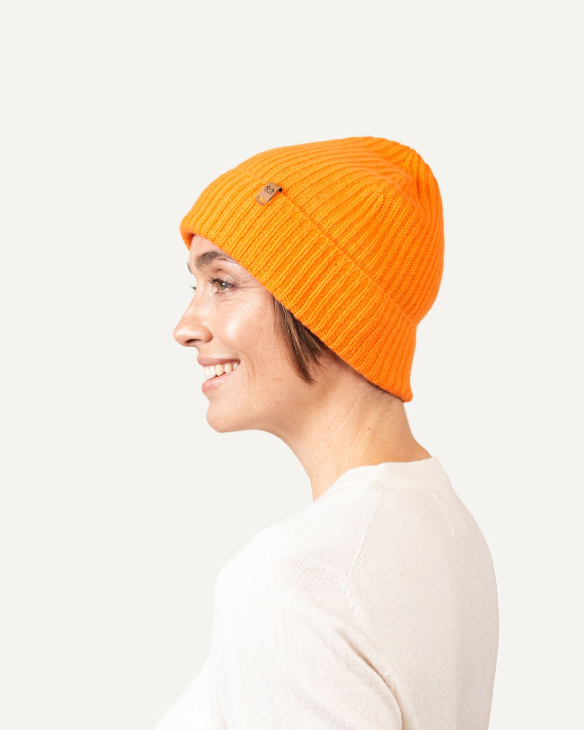 Cashmere knitted hat for women in orange by MOGLI & MARTINI #farbe_tiger