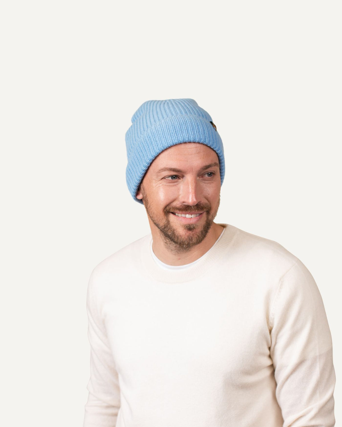 Cashmere knit hat for men in blue by MOGLI & MARTINI #color_azur