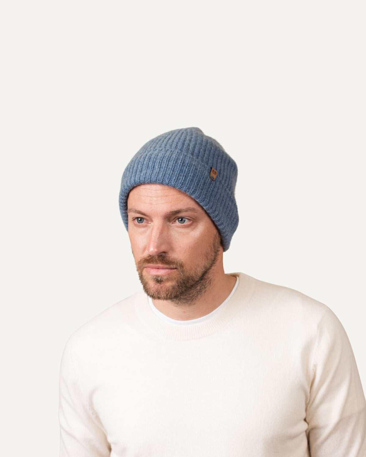 Cashmere knit hat for men in blue by MOGLI & MARTINI #color_indigo