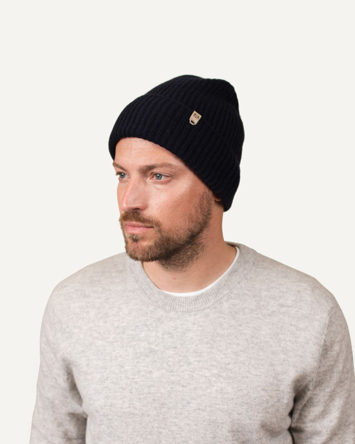 Mens cashmere knitted hat in dark blue by MOGLI & MARTINI #colour_deepblue