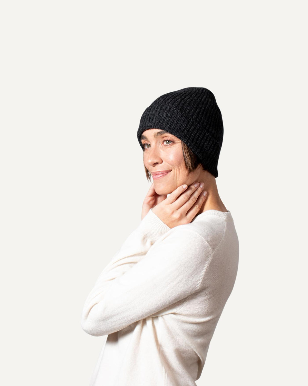 Ladies cashmere knitted hat in dark grey by MOGLI & MARTINI #colour_anthracite