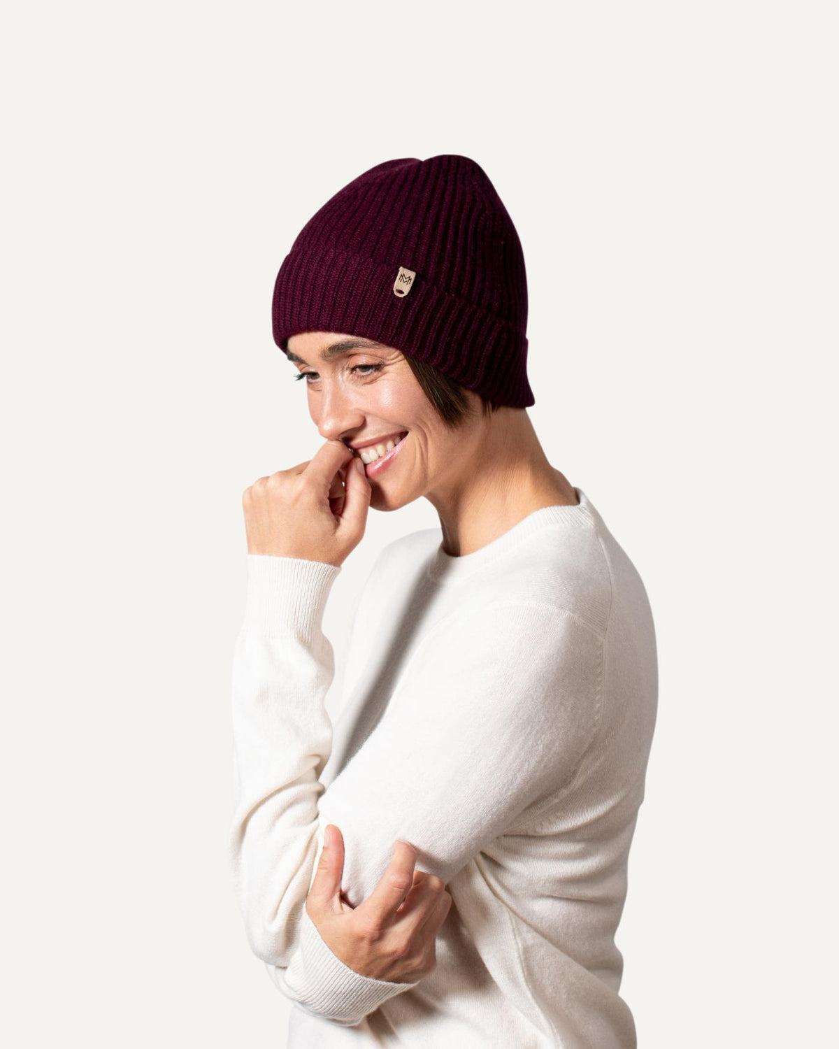 Pure Cashmere Fisherman Ribbed Beanie Hat in Bordeaux