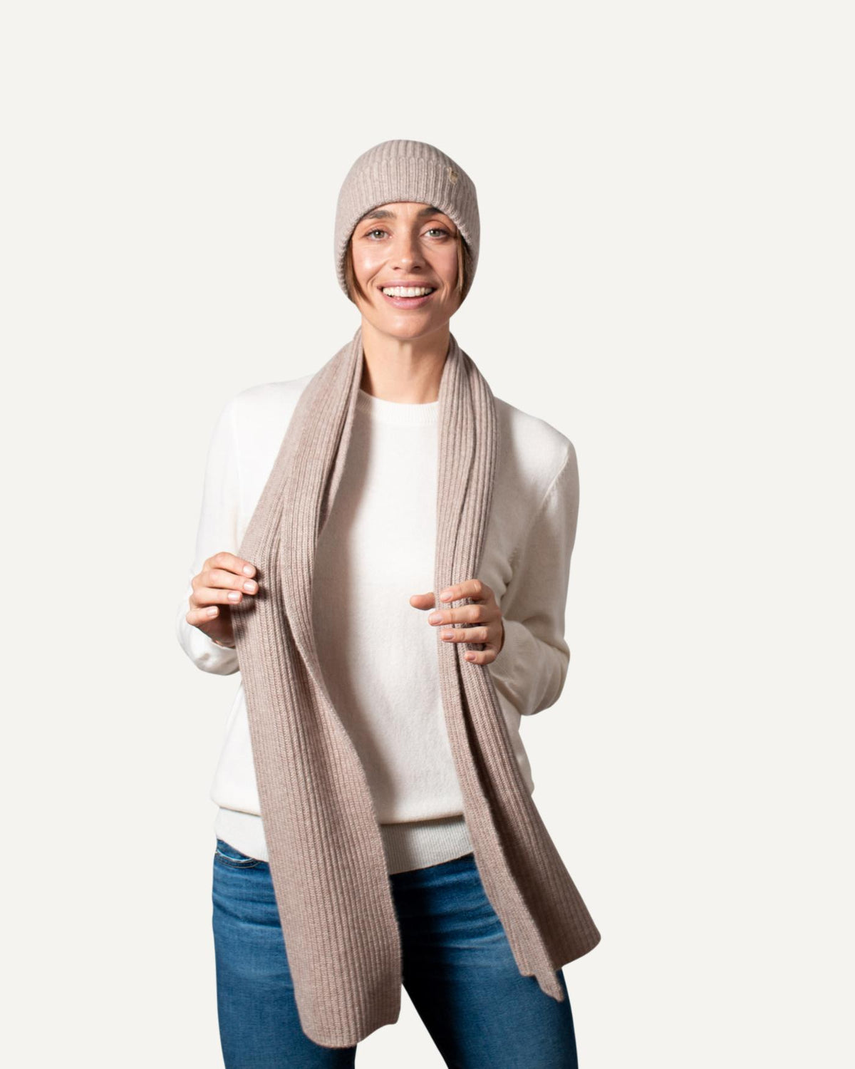 Kaschmir Strickmütze und Strickschal für Damen in Marmor von MOGLI & MARTINI #farbe_marmor