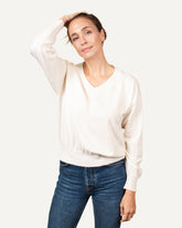 Ladies cashmere v-neck sweater in white by MOGLI & MARTINI #color_natural_white