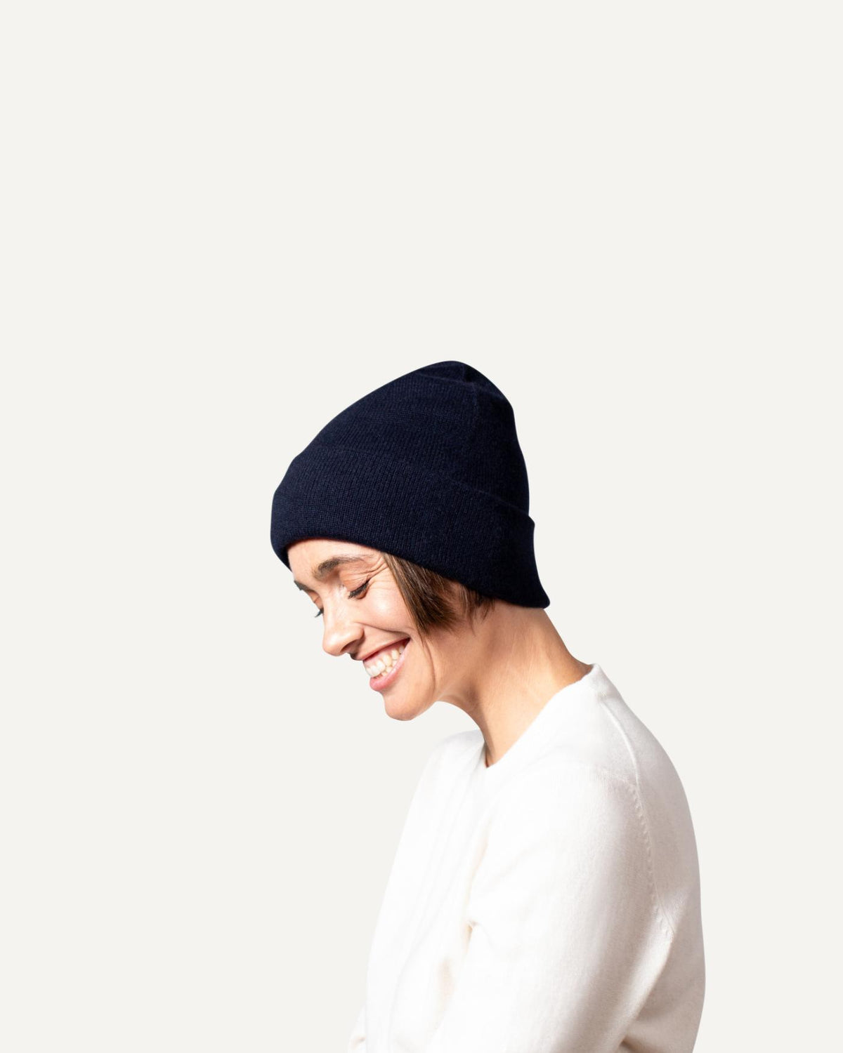 Ladies cashmere beanie in dark blue by MOGLI & MARTINI #colour_deep_blue