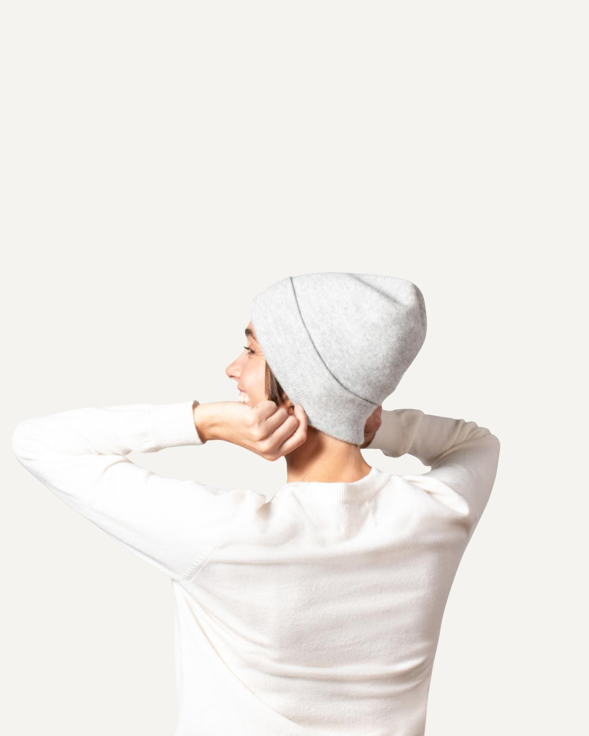 Ladies cashmere beanie in light grey by MOGLI & MARTINI #colour_wolfsgrey