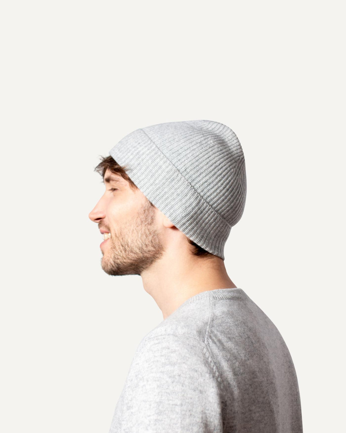 Leichte Kaschmir Strickmütze in Naturweiß für Herren von MOGLI & MARTINI #farbe_eisgrau