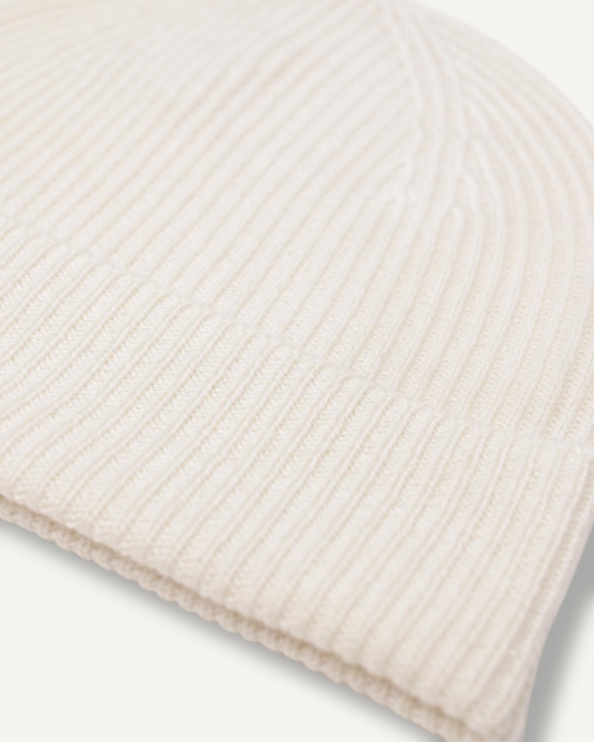 Leichte Kaschmir Mütze für Damen in Naturweiß von MOGLI & MARTINI #farbe_naturweiß