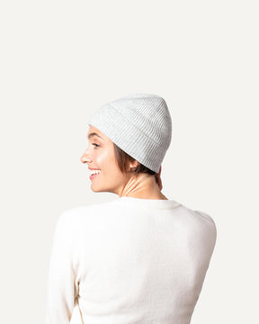 Light cashmere cap