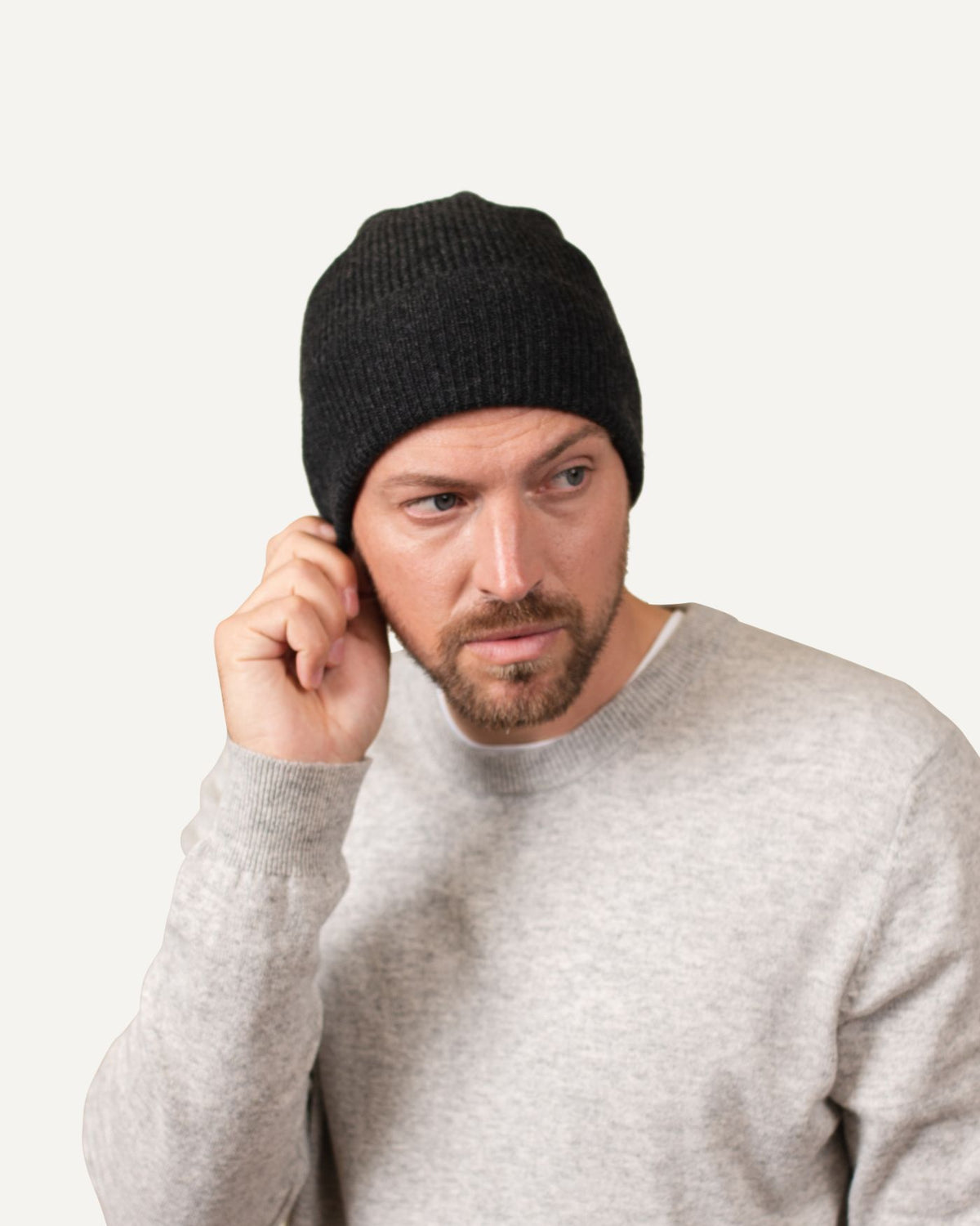 Leichte Kaschmir Mütze für Herren in Anthrazit von MOGLI & MARTINI #farbe_anthrazit