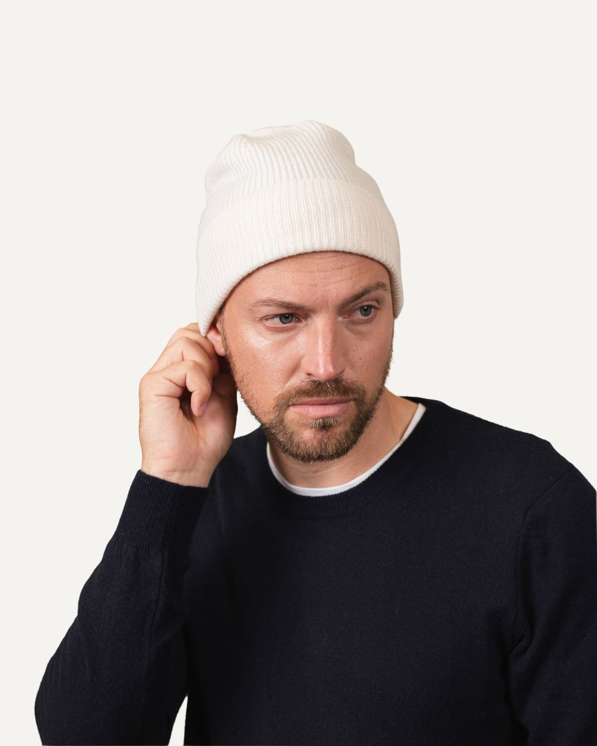 Light cashmere knitted hat in natural white for men by MOGLI & MARTINI #colour_natural_white