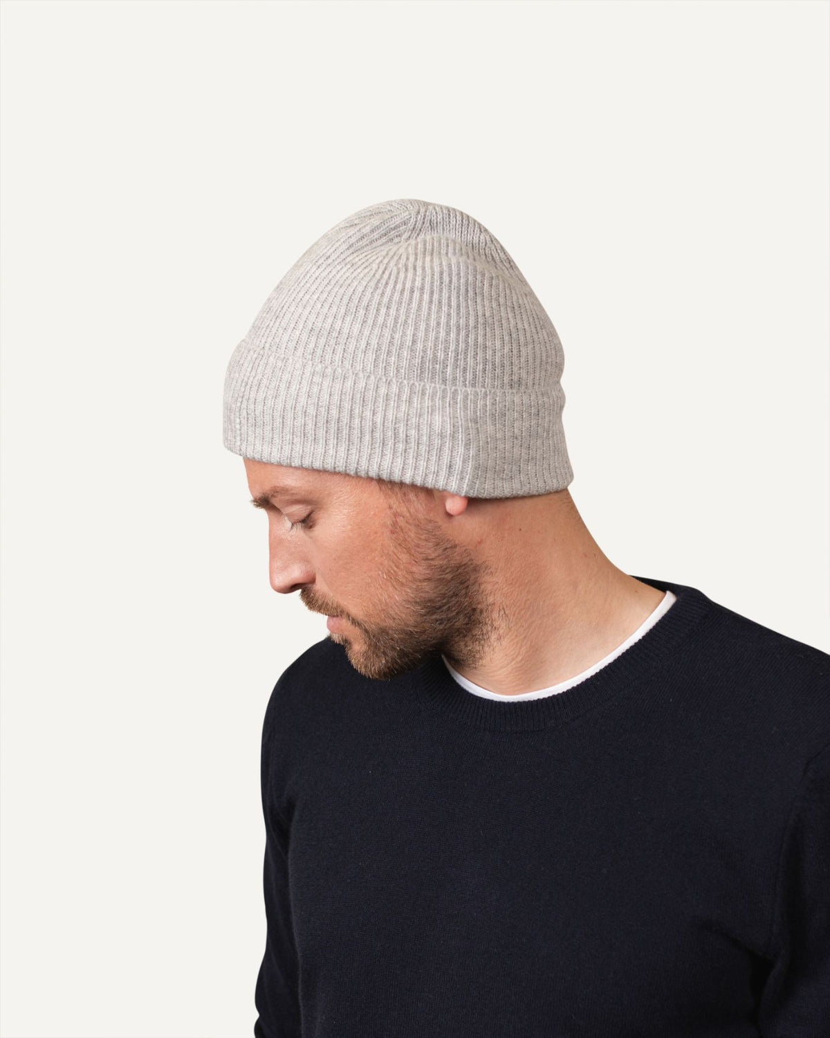 Light cashmere knitted hat in light gray for men by MOGLI & MARTINI #color_wolfsgrau