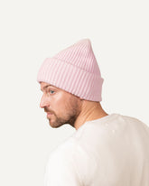 Oversize cashmere beanie in pink for men by MOGLI & MARTINI #colour_lilie