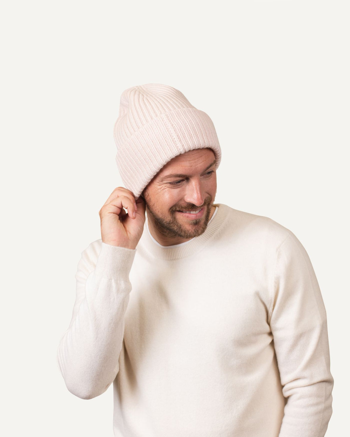 Oversize cashmere beanie in pink for men by MOGLI & MARTINI #colour_pale pink