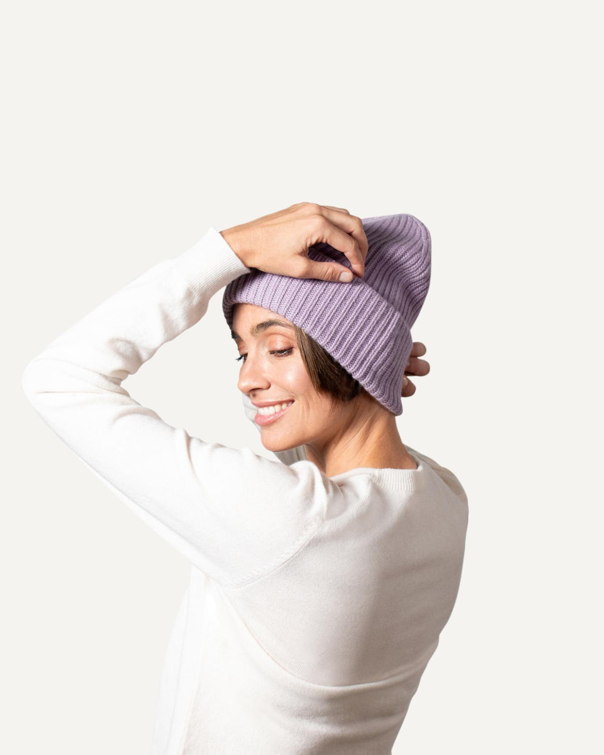 Oversize cashmere hat in lilac for women by MOGLI & MARTINI #colour_lilac