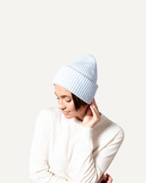 Oversize cashmere hat in sky blue for women by MOGLI & MARTINI #colour_sky_blue