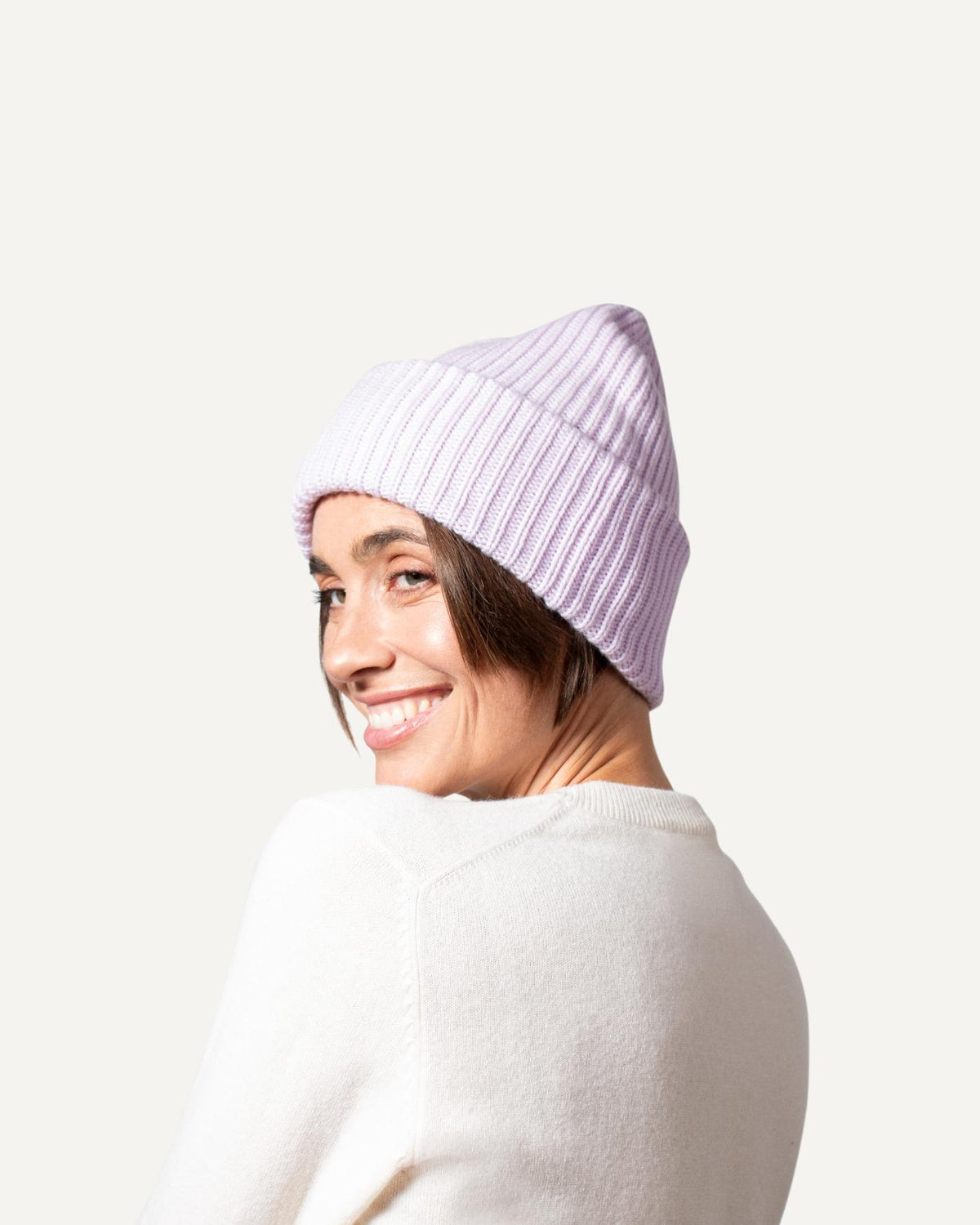 Oversize Kaschmir mütze in lavendel für Damen von MOGLI & MARTINI #farbe_lavendel