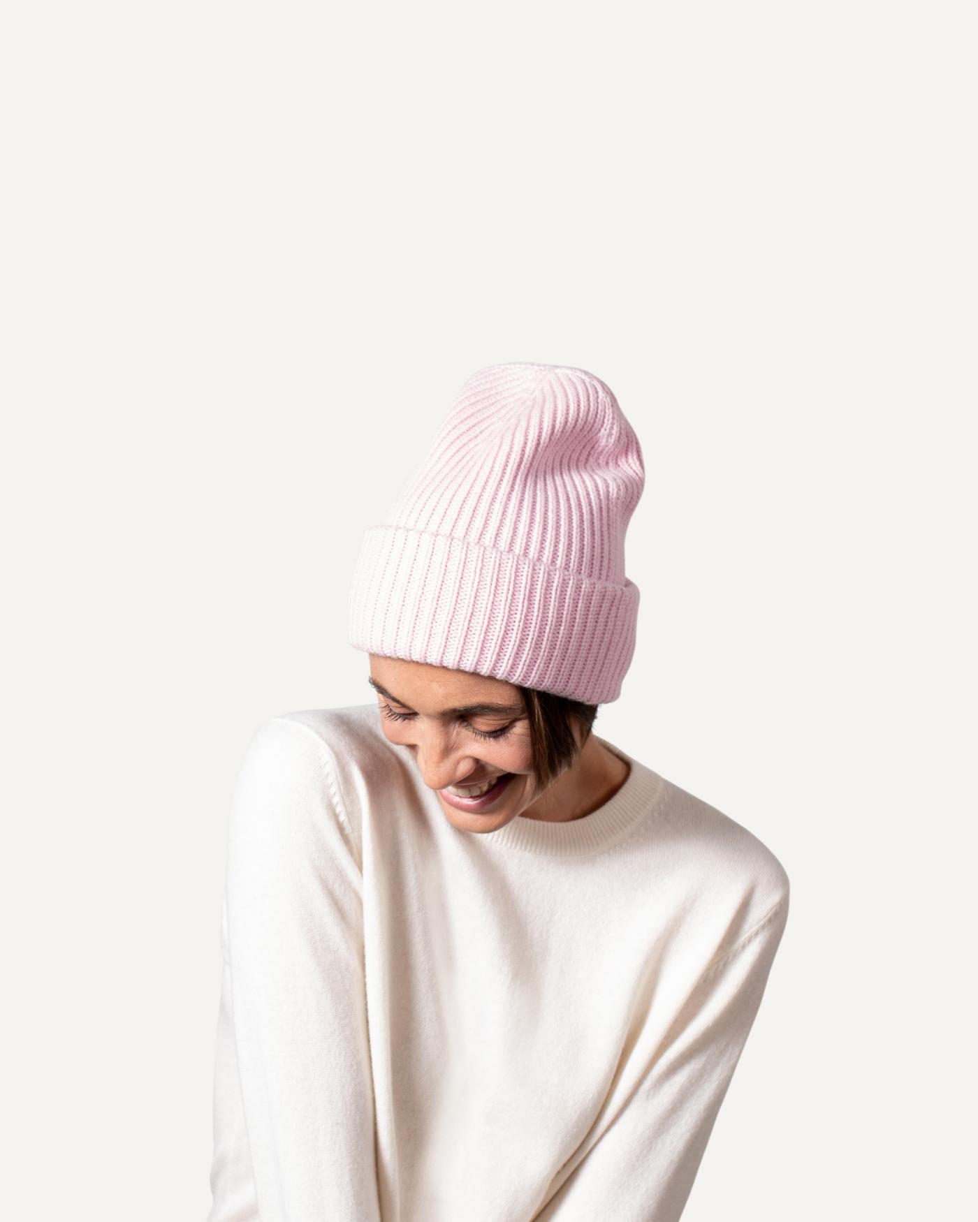 Oversize cashmere cap