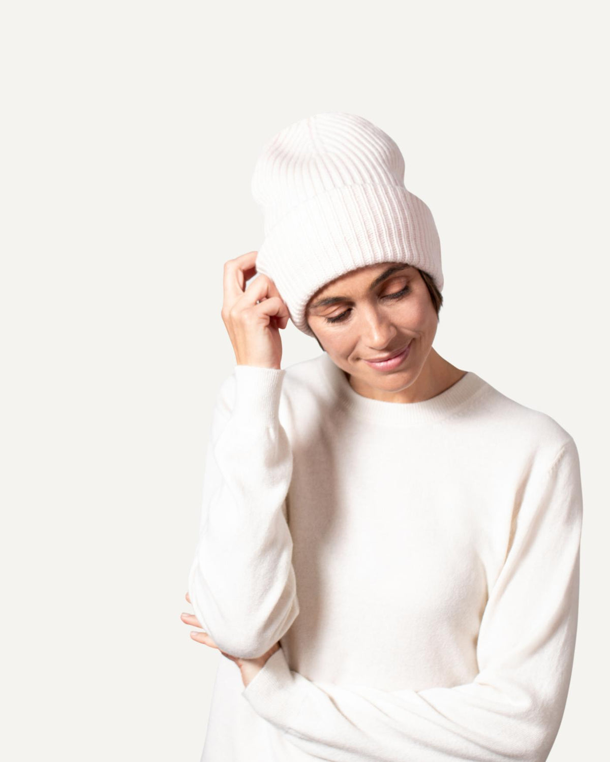 Oversize cashmere hat in pink for women by MOGLI & MARTINI #colour_pale pink