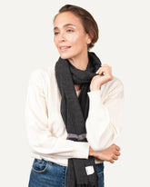 Oversize cashmere scarf in anthracite for women by MOGLI & MARTINI #colour_anthracite