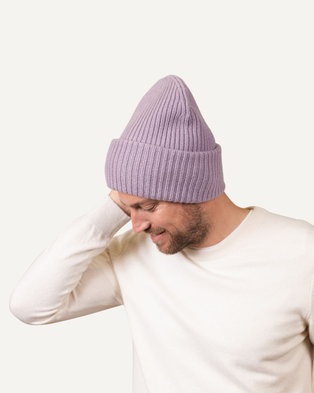 Oversize Kaschmir Mütze für Herren in Flieder von MOGLI & MARTINI #farbe_flieder