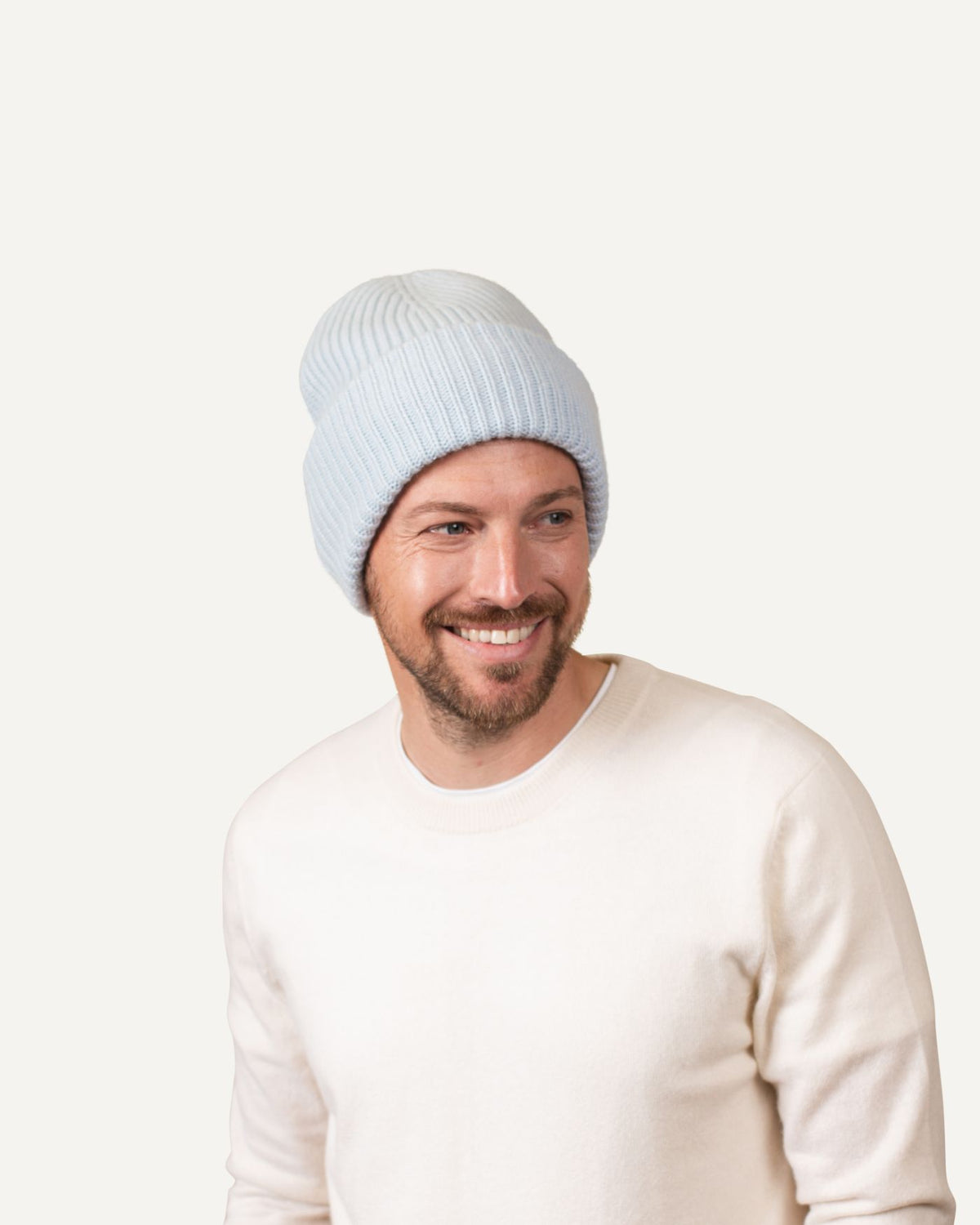 Oversize cashmere cap in sky blue for men by MOGLI & MARTINI #colour_sky_blue