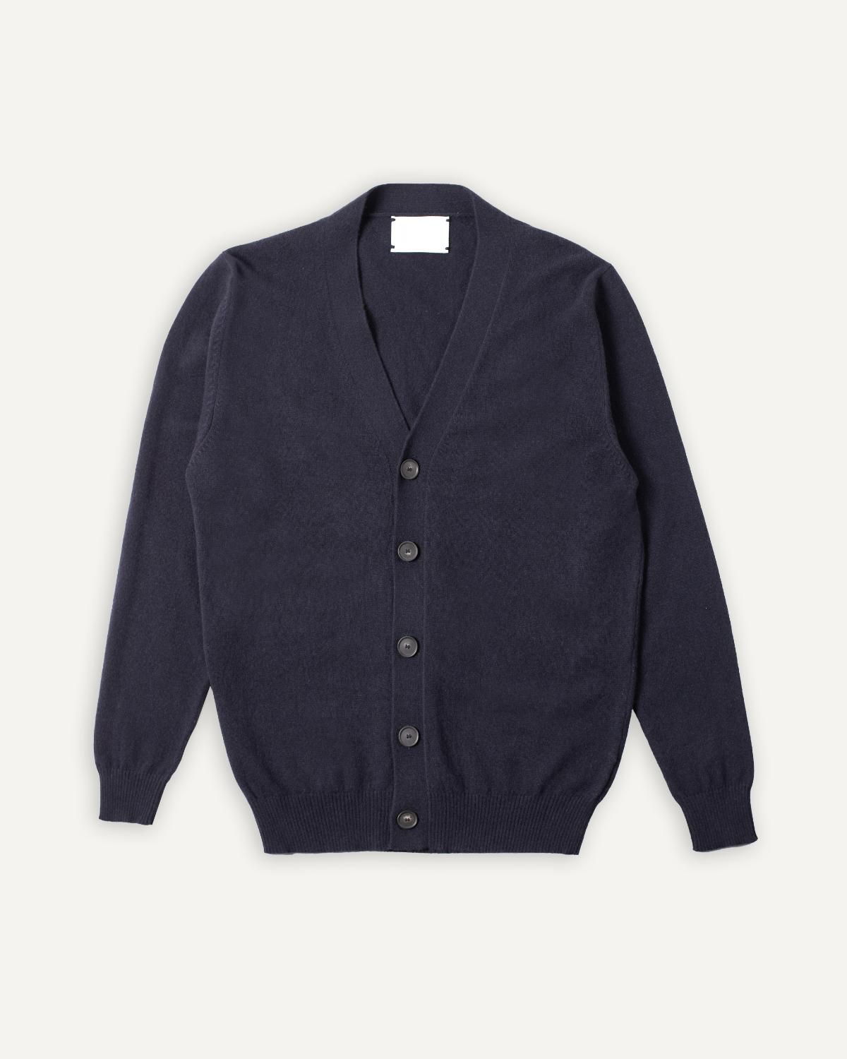 Kaschmir Cardigan für Herren in Tiefblau von MOGLI & MARTINI #farbe_tiefblau